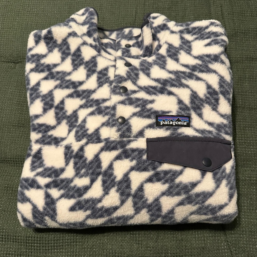 Patagonia Women’s Lightweight Synchilla Snap-T Fleece Pullover - M